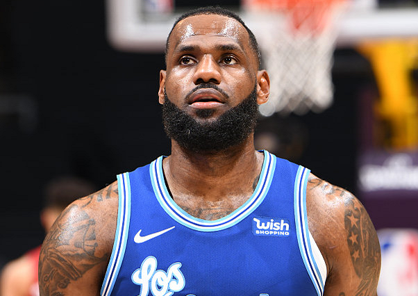 勒布朗·詹姆斯|就在今天,两项由詹姆斯保持的NBA纪录,被三旬老汉刷新了!