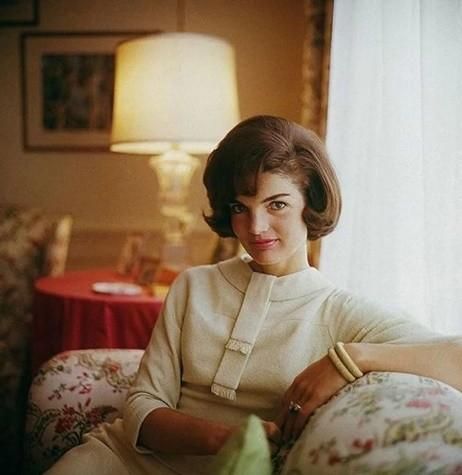 杰奎琳|杰奎琳摆得平梦露，却斗不过船王，被丈夫公开羞辱，遗产与她无关