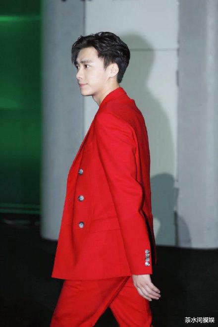 放羊的星星|8位男星西装杀，陈飞宇贵气杨洋禁欲，《伪装者》三兄弟太惊艳