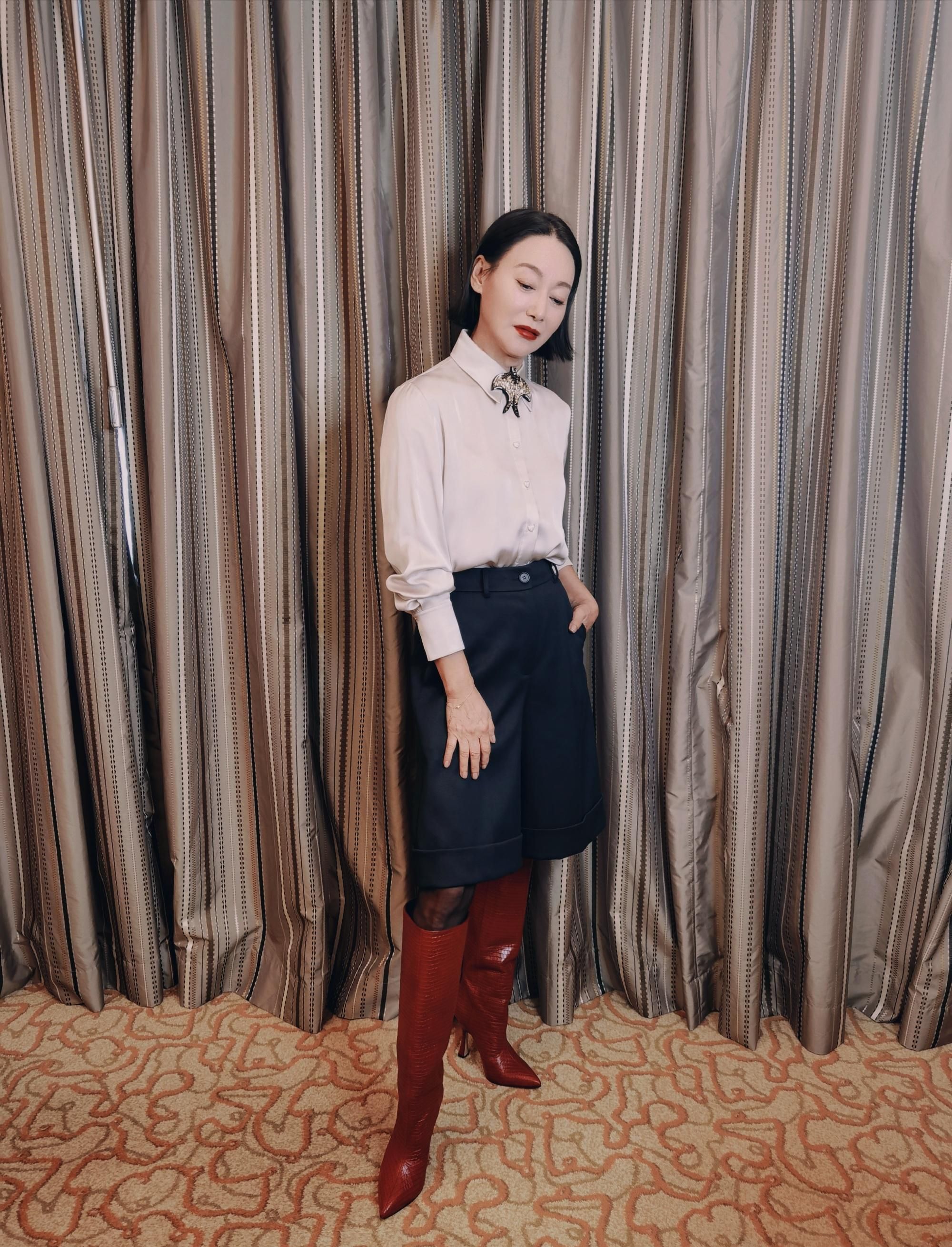 时尚圈的奇葩大喵 61岁状态比20岁的还要好？惠英红T台走秀气场全开，筷子腿太抢镜