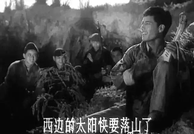 长津湖|差4000万登顶，《长津湖》迎来同类型强劲对手，第一名越来越悬了