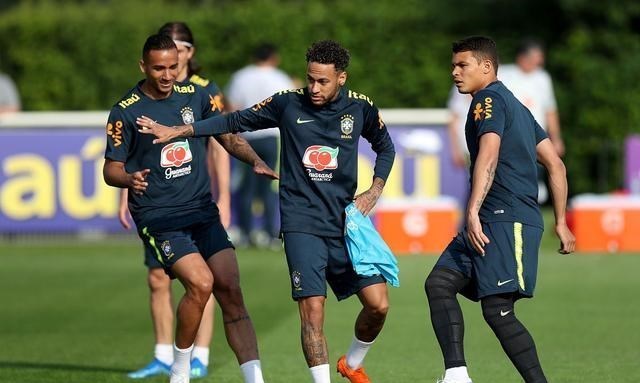 二胎妈妈笑笑|哥伦比亚防守质量提升，厄瓜多尔进攻出色，巴西锋线实力削弱