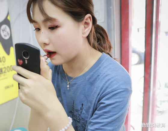 00后|00后职场“请假条”走红，理由都懒的编，老板：编个骗我一下也好