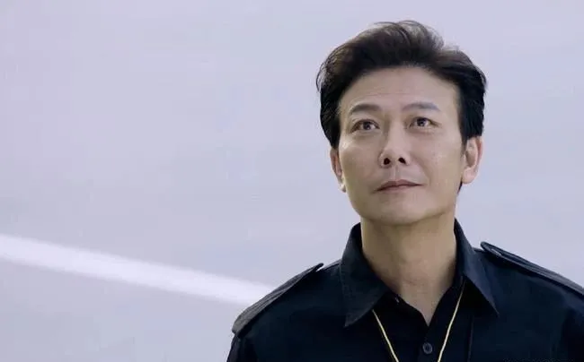 印小天|偷拍30女裙底、两婚两度偷食、……一代功夫巨星洗白了？