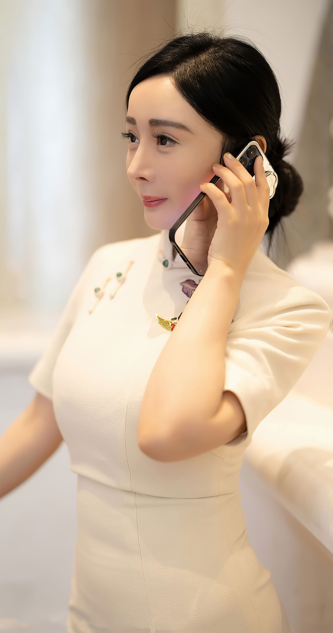 赵丽颖|女模“小杨幂”旗袍式空姐制服写真，身材丰韵，火辣长腿媲美杨幂