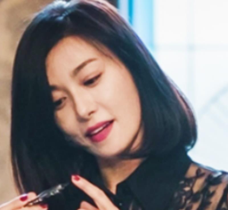 张英南|《黑色太阳》的女次长,她是“大学路李英爱”,家里有个害羞帅哥