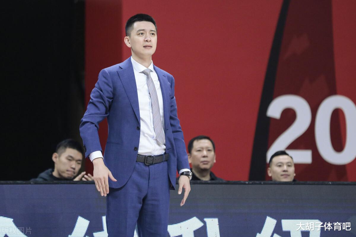 易建联|杨鸣高兴早了！辽粤大战突迎大反转，易建联深夜放话，杜峰乐坏了