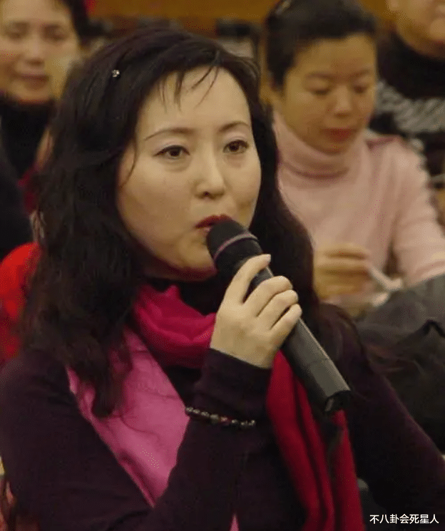 李娜|未婚生子，被骗财产，爱上渣男，8位出家为尼的女星，各有各的苦