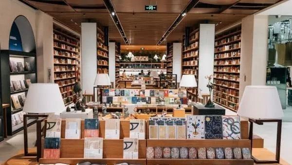 清浅微笑的我|上有政策，下有对策？培训机构为何悄然变身书店