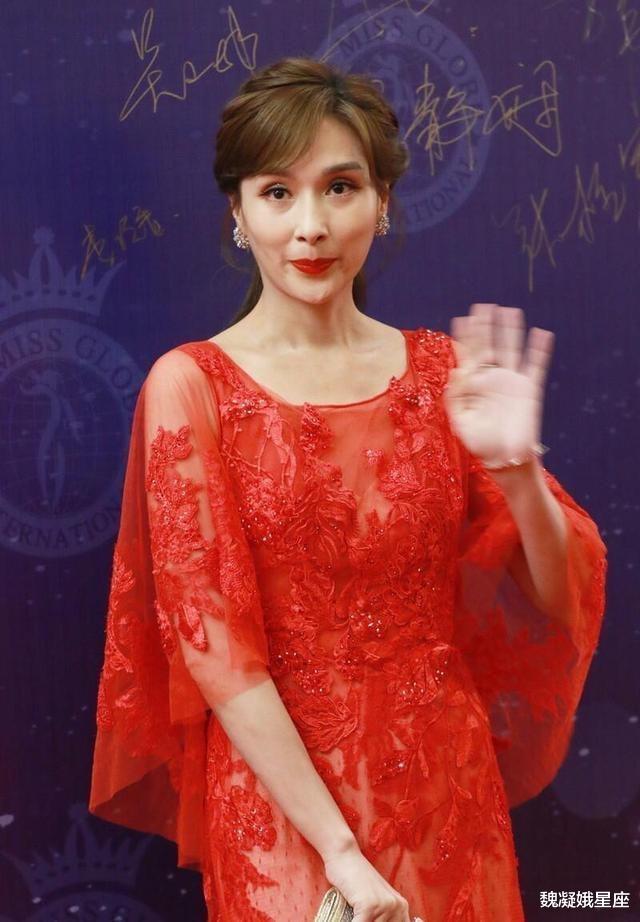 白骨精|女明星别再瘦了！脸颊凹陷、排骨胸、小鸟腿，白骨精审美真的不好看