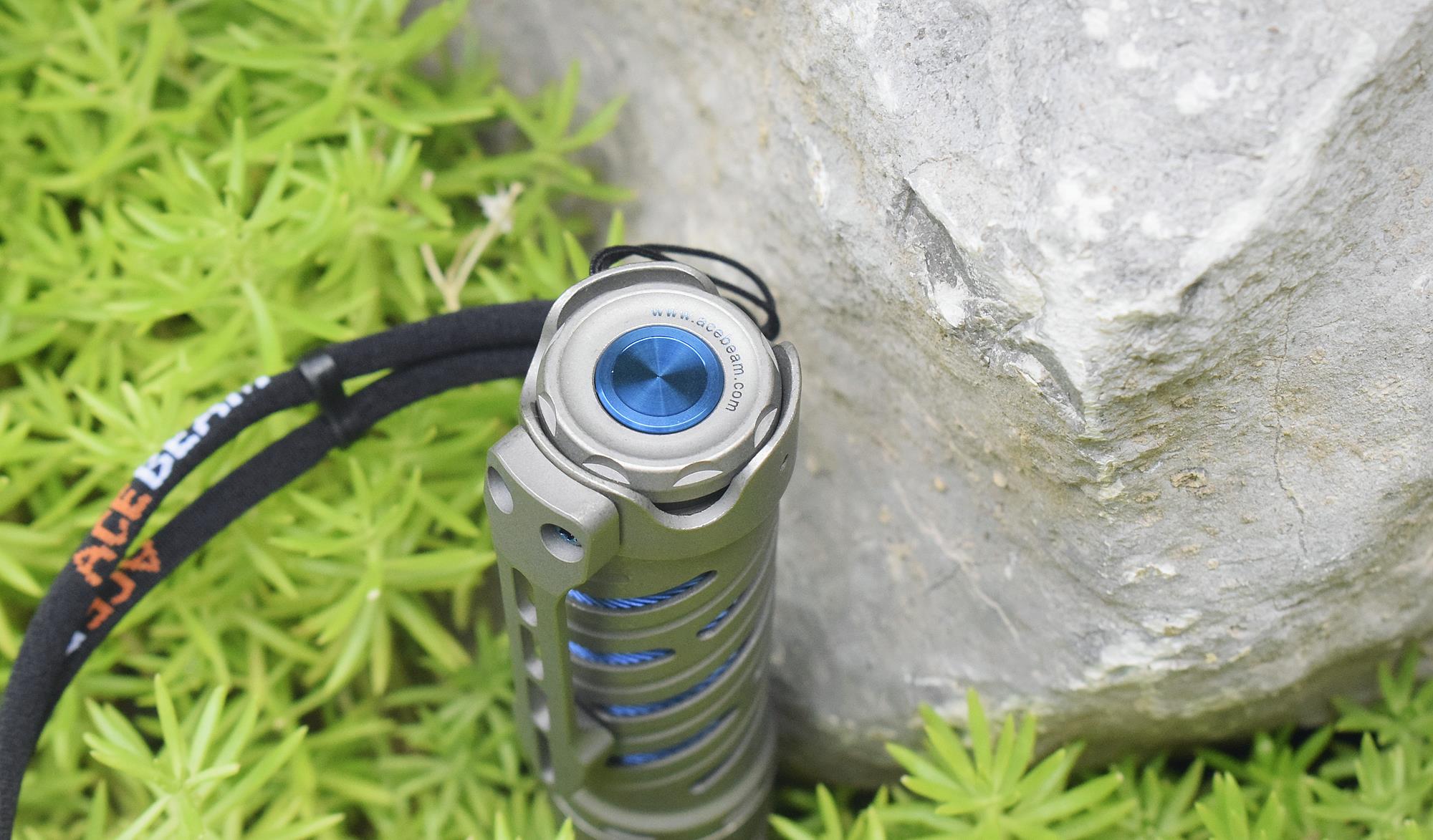 白说数码|把玩实用两相宜，ACEBEAM E70钛合金手电赏玩