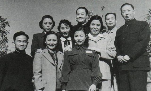 林月如|严凤英的一生:38岁想不开服药自尽,因黄梅戏受尽了苦头!