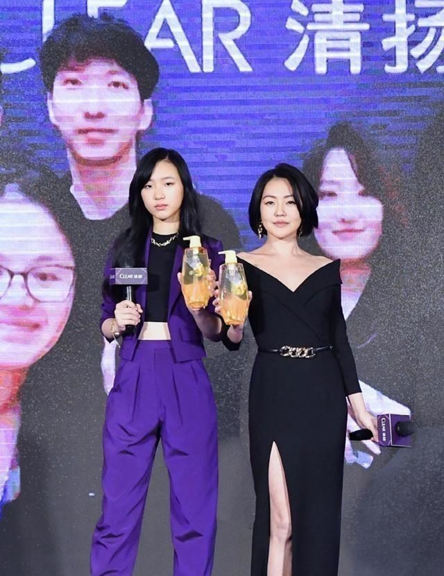 周冬雨|小s被解约一直呆在家无收入，近况窘迫，求助好友缝补旧包