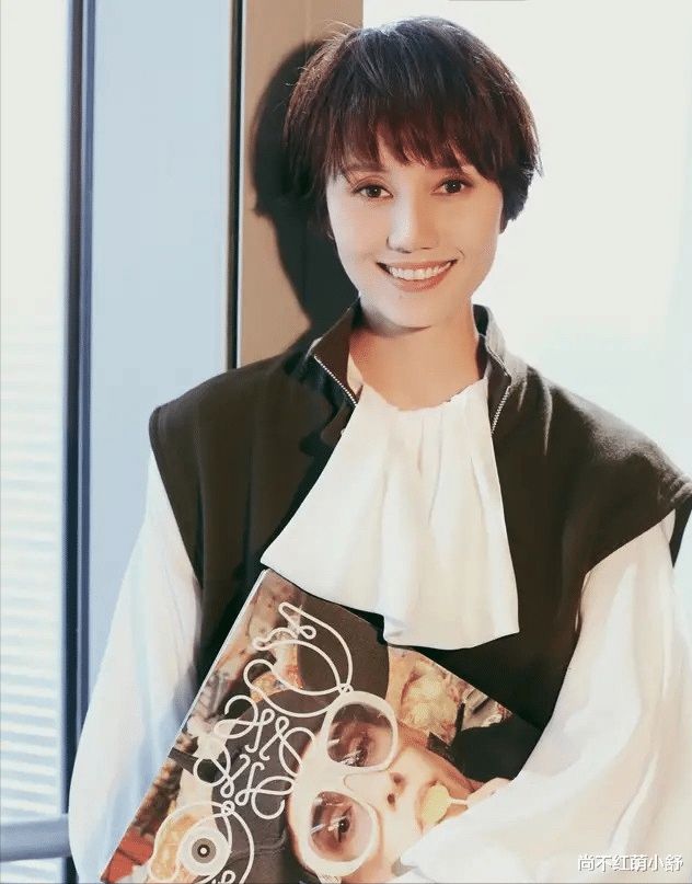 发型|40岁女人发型太短，难驾驭？试试这几种“妈妈卷”，减龄又洋气