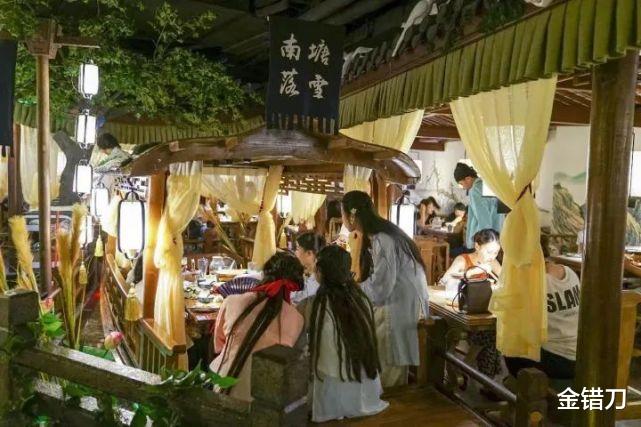 货车司机 曾365天排队，如今被嫌弃！火了13年的网红鼻祖，要过气了吗？