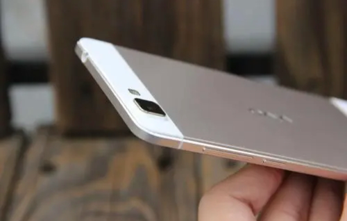 荣耀magic|200g的手机很轻吗？堆料 VS 轻薄，哪个才是手机的正确方向？