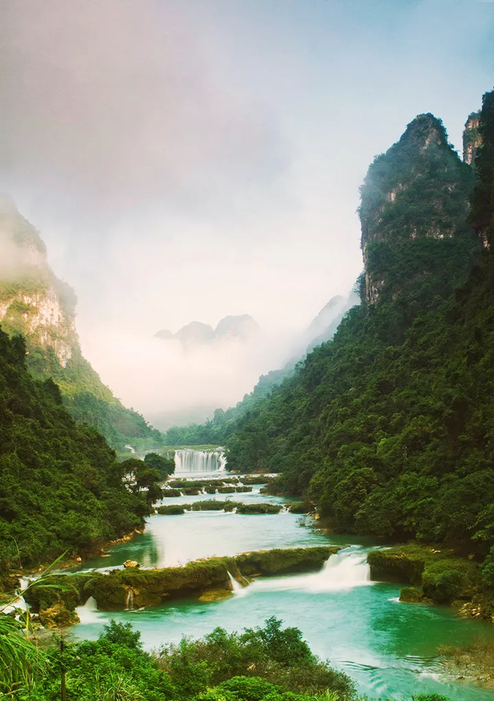 新广西 据说这是国内最美的景观公路之一,沿着它走,可以到达“秘境桃花源”