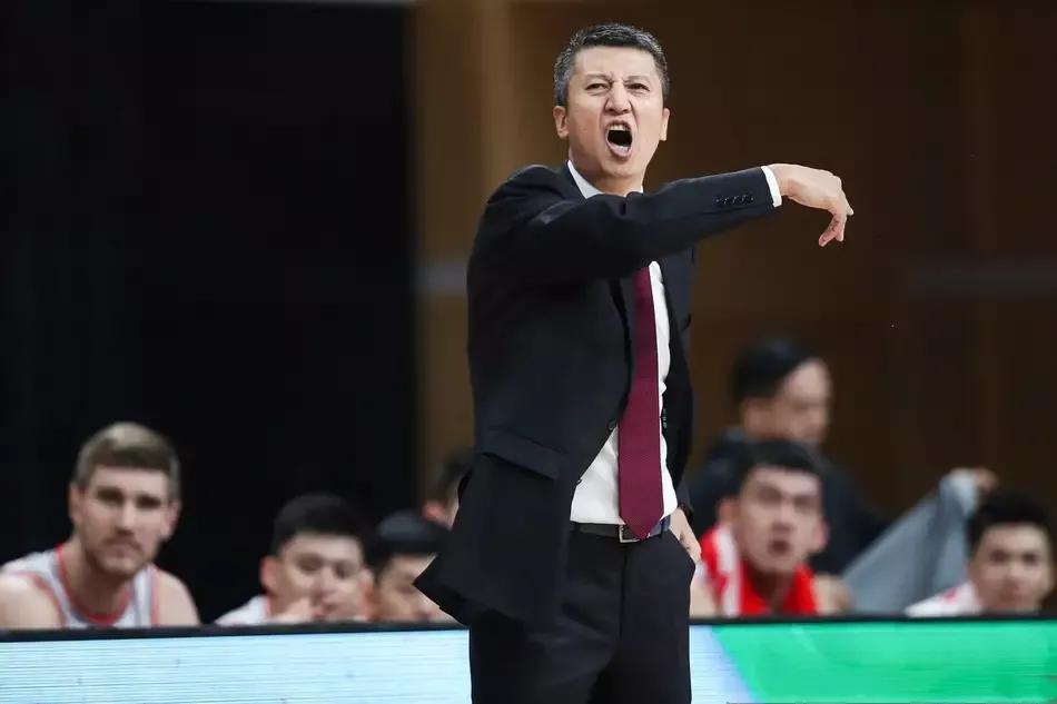 季后赛|郭士强轻装上阵，巩晓彬压力重重，季后赛黑12奇迹或将惊艳上演！