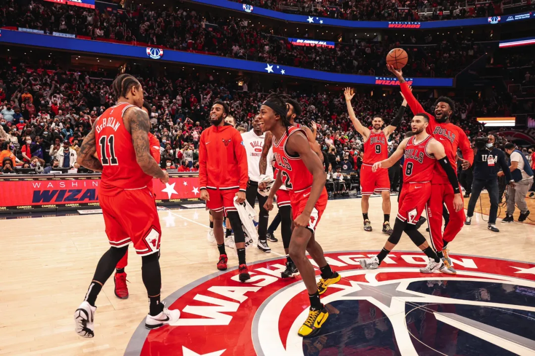 绝杀|太疯狂了！又绝杀！连着两天压哨绝杀，NBA第一人了吧