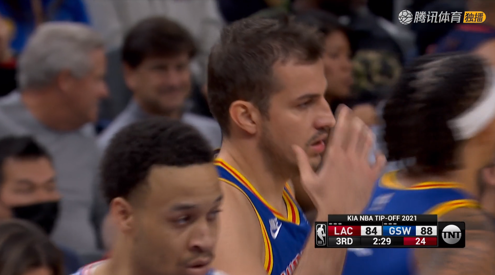 勇士隊|8記三分砍45+10！庫里打瘋了，喬治空砍29+11，勇士2分險勝快船