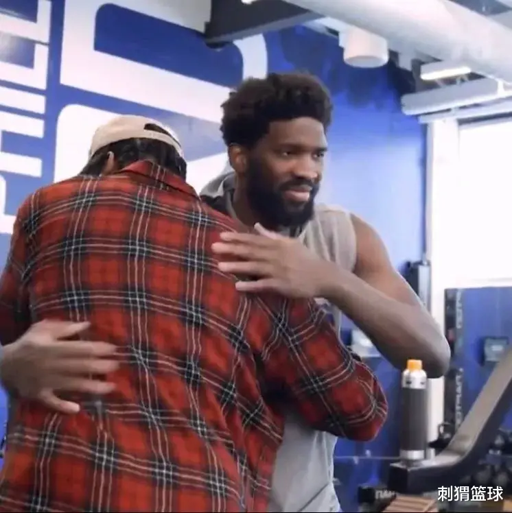 西蒙斯 关系破裂！彻底失联！一心想去勇士？年薪3159万，谁顶得住... ?