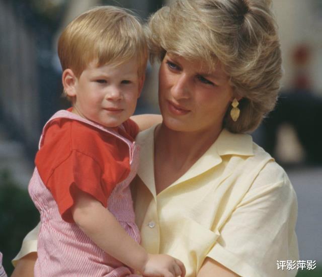 戴安娜王妃|梅根女儿莉莉贝彩照，只肯露侧面却看不清五官，故作神秘引发争议