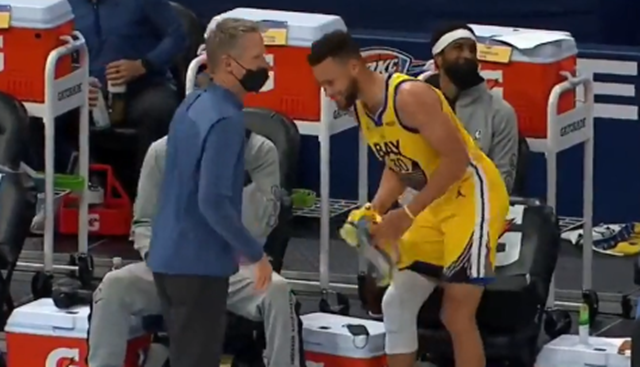 史蒂夫·科爾|我想再打會兒！庫里剛想上場！科爾反手摁住了他：不不不，你不想