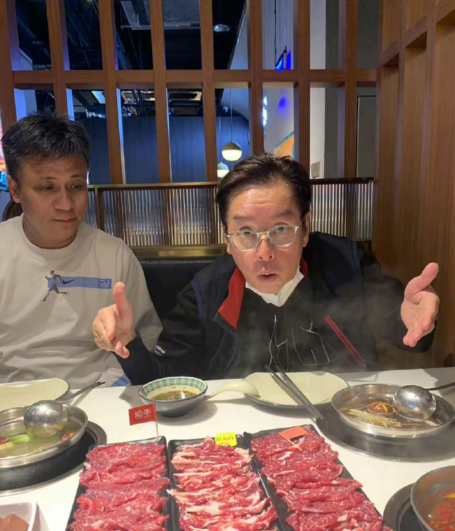 谭咏麟|热搜第一！谭咏麟被爆料插足粉丝感情，女方仅有23岁，信息量非常大