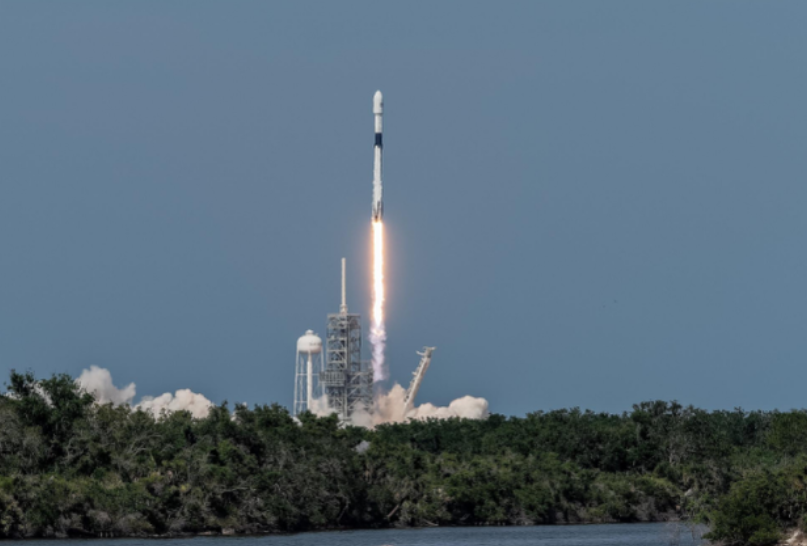 美国 一箭60星发射失败！发射基地一片哀嚎，现场瞬间被浓烟笼罩