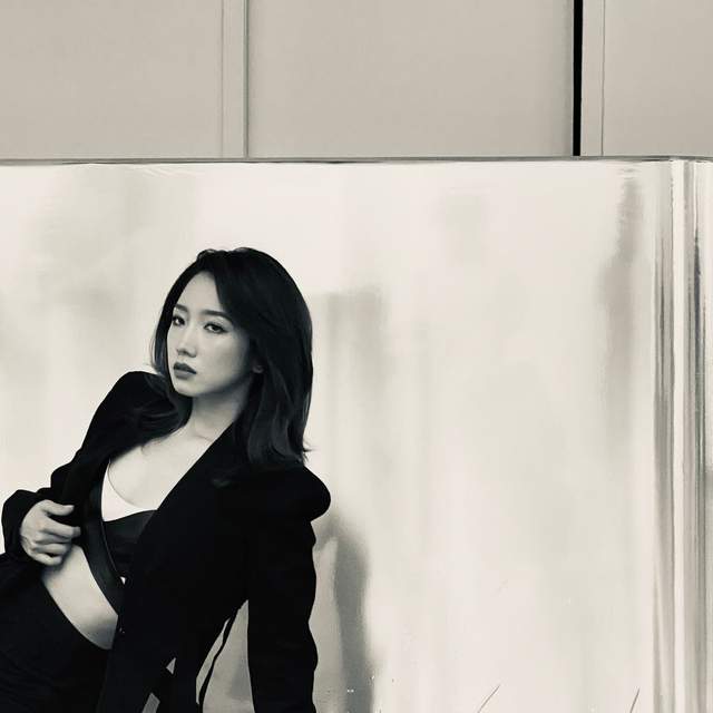 孟美岐|热搜第一！孟美岐工作室营业：愿你心中也有不灭的光和纯净的火种