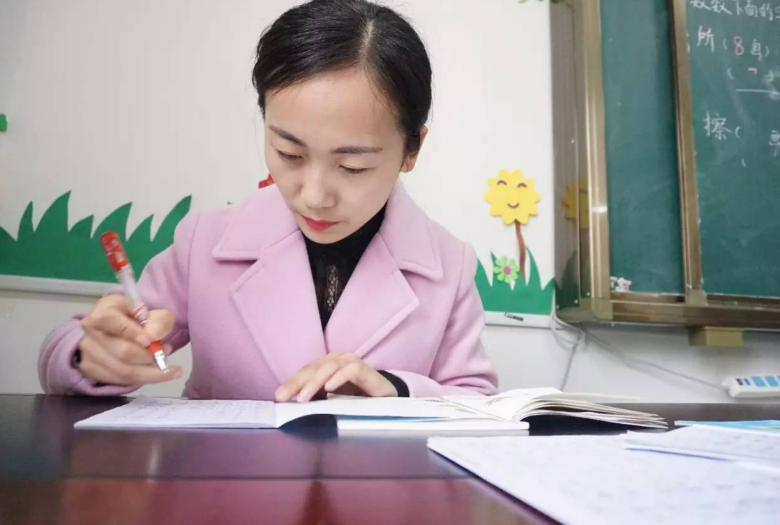 教师|中小学教师迎来“大换血”，招聘门槛发生改变，本科学历不再吃香