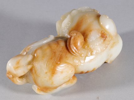 和田玉籽料|和田玉籽料狮子戏球摆件