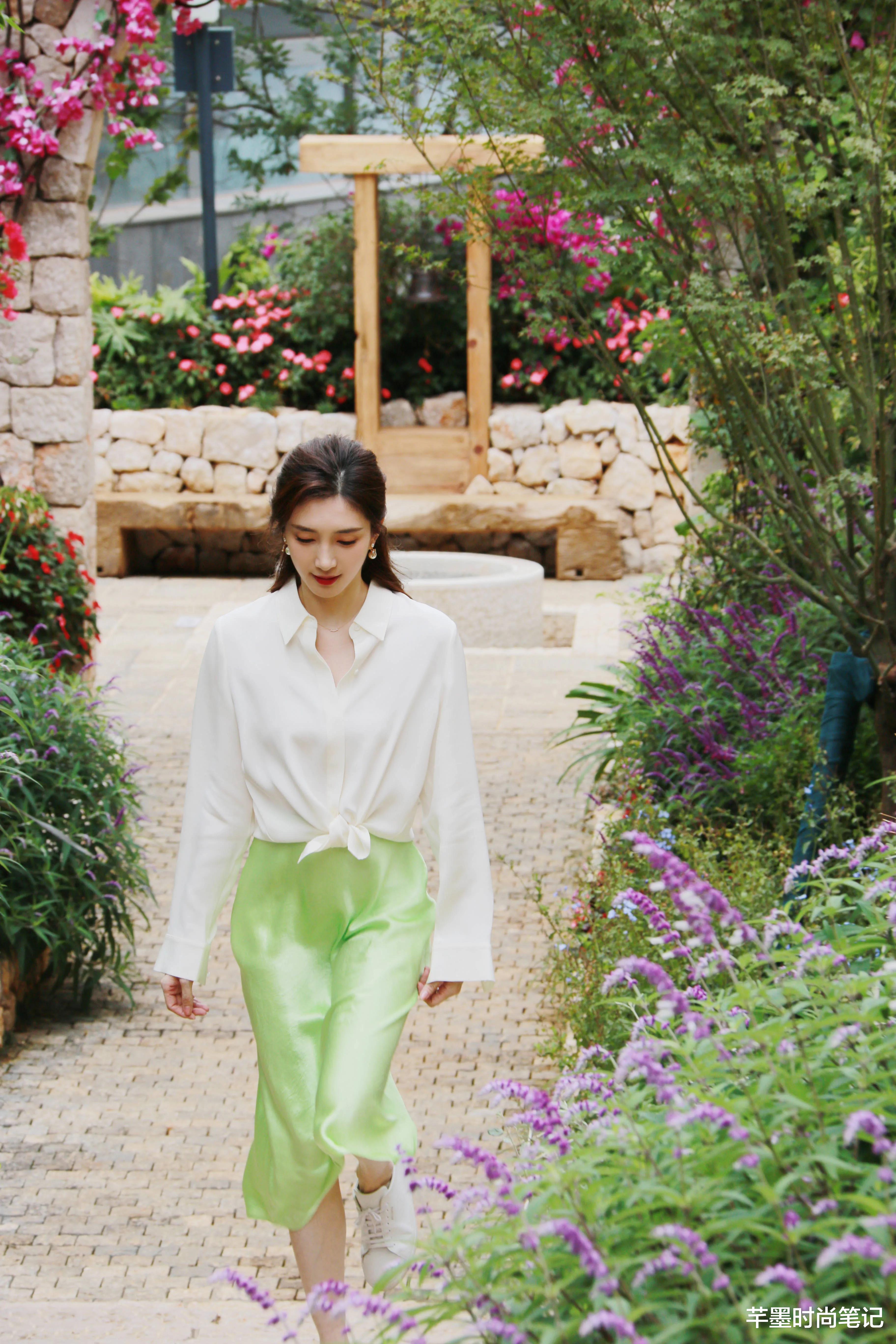 穿衣搭配|这才是“气质女神”，多套造型切换自如，真羡慕江疏影的衣品