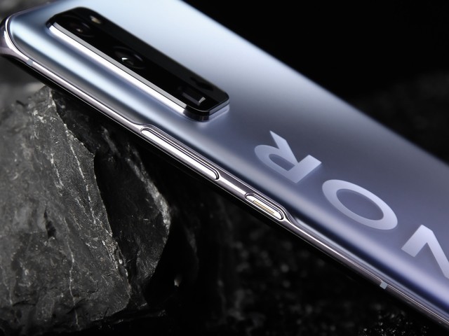 华为荣耀|荣耀30Pro+测评：麒麟990 5G让你“以快制胜”