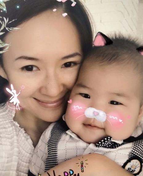 Hi家有小甜椒儿|长相随爸爸，气质随妈妈，章子怡和汪峰的女儿，果然越长越好看