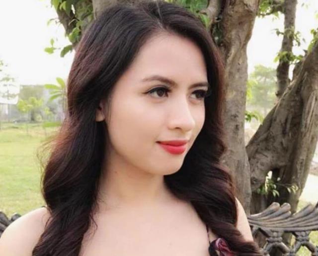 睹图说 男子历经9小时刺痛将妻子照片纹在胸前,称爱一个人就应刻在心上