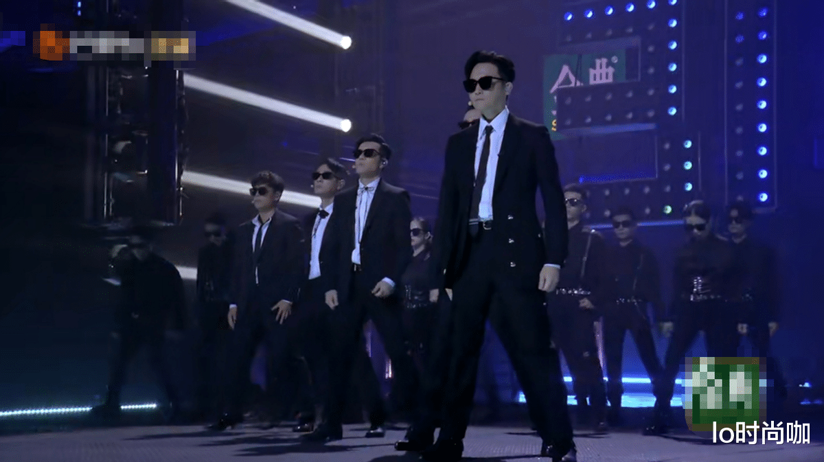 lo时尚咖|“大湾区男团”张智霖披荆斩棘，穿上西装更像奶油小生，梦回当年