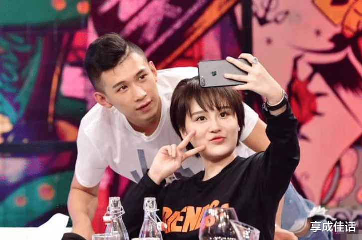 李天佑|时隔三年天佑频频试水，露脸直播半小时人气低落，单场收入仅2万