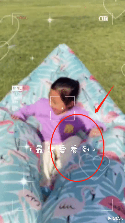 李小璐|被曝和贾乃亮复合，李小璐现身影视公司?疑?复出，手戴钻戒有深意