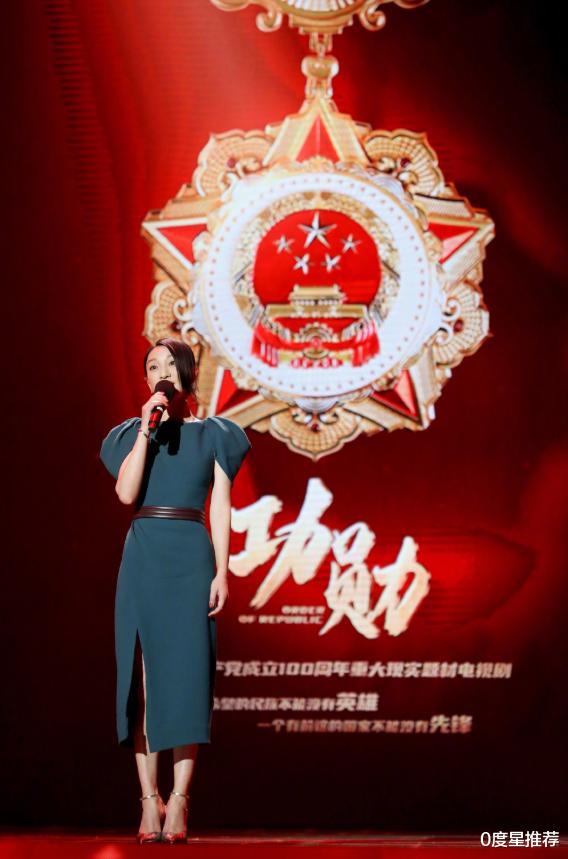 0度星推荐|周迅高马尾造型少女感溢出，针织套装休闲大气，哪像47岁的人
