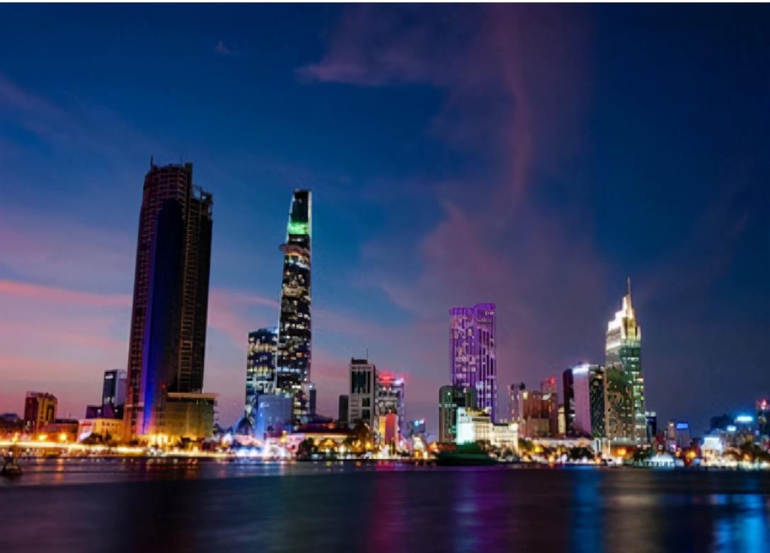 房价|房价下跌终于不是“狼来了”，8个月244家房企破产，要动真格了？