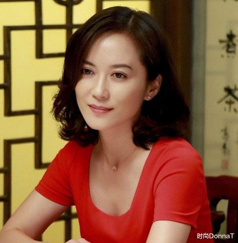 发型|刘涛状态真好！一个发箍减龄20岁，分享适合40+女人的短款发型