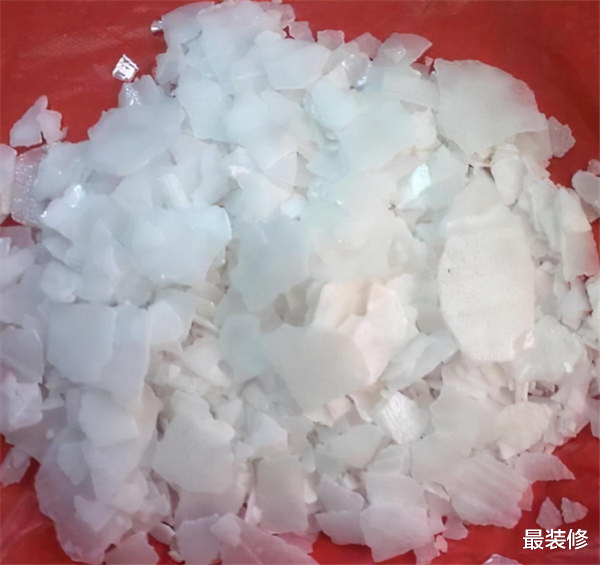 下水道堵了还用热水冲？老师傅教你几招，快速疏通没异味！