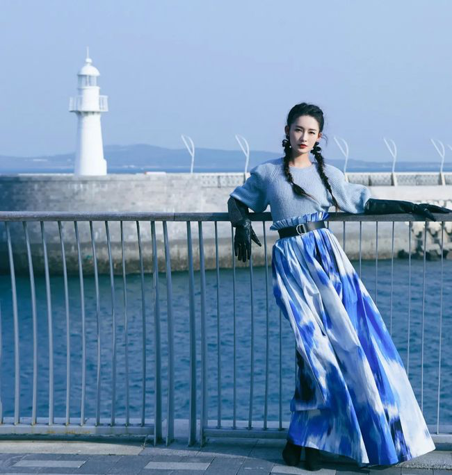 全球时尚风行 冷空气来袭，秋冬穿搭还是得看北欧博主！“艺术品”毛衣百搭且美