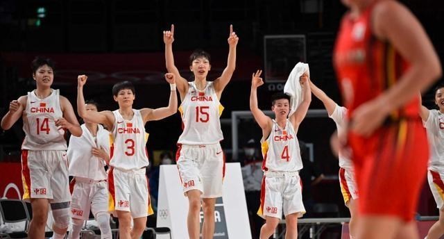 雪落无尘谈|李月汝百发百中砍14+8，李梦11+7，中国女篮晋级成三大球唯一独苗