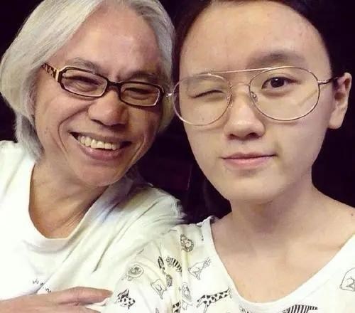 原生家庭|“父女恋”：17岁高中生林靖恩，辍学嫁给57岁大叔，如今生活怎样