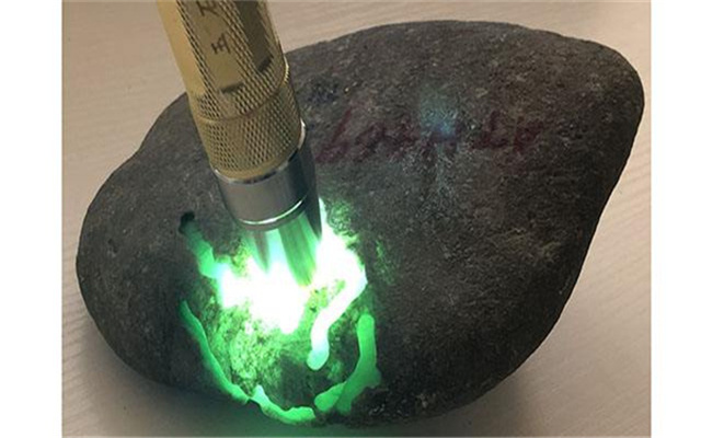 翡翠|翡翠加工的详细步骤，翡翠制作成饰品讲究有多复杂？