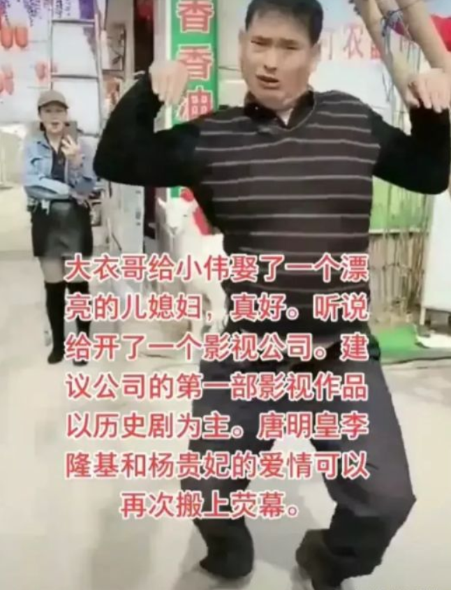 猩猩|为抢回拉面哥吸走有流量，大衣哥学习猩猩走路，还真像