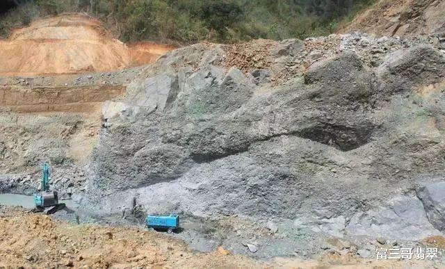 翡翠|翡翠在缅甸遍地都是，矿区里面的翡翠原石随便捡？这是真的吗？