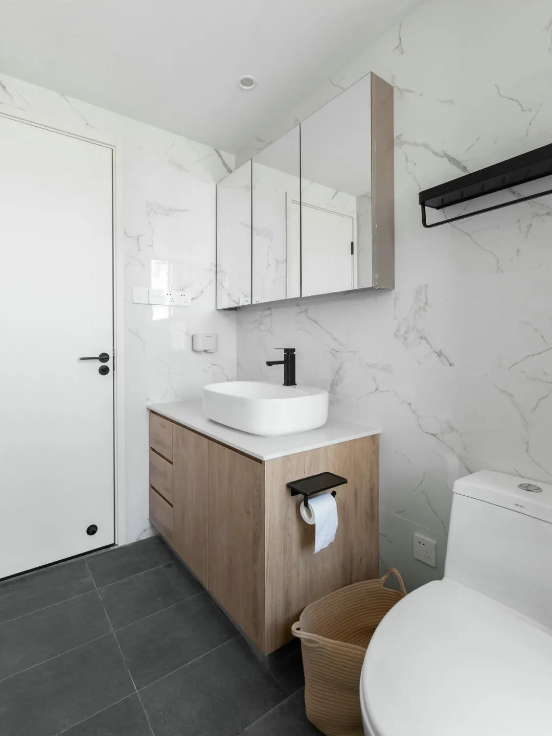 超温柔氛围感！大平层旧房改造，90后独居男生的原木小家